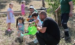 Konak’ta minikler fidan diktiler… Kendileriyle beraber büyüyecekler