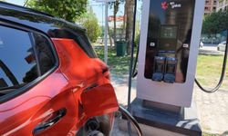 Bayraklı’da elektrikli araçlar için yeni şarj noktaları hizmete açıldı
