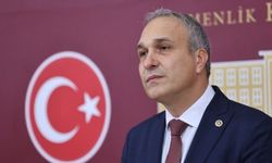 CHP’li Özçağdaş’tan gözaltı tepkisi: Öğretmenleri bu karanlığa teslim etmeyeceğiz!