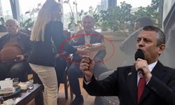 Özel'in 'Akitçi kadın çikolata dağıtıyor' iddiasına yalanlama: Hiçbir karikatürüm yok!