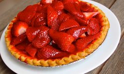 Yaz aylarının görsel şöleni: Çilekli Tart nasıl yapılır?