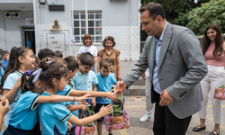 Bornovalı miniklere anlamlı armağan