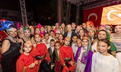 400 dansçının gösterisi heyecan yarattı