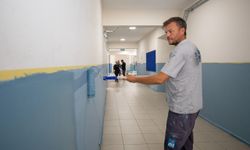 Narlıdere Belediyesi kolları sıvadı... İlçedeki okullar tamir ediliyor
