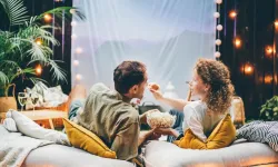 Her 5 erkekten 1’i ‘huzuru’ kaçmasın diye romantik film izliyor