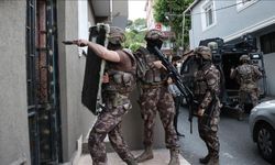 İzmir’de FETÖ'ye baskın: 78 kişi gözaltına alındı