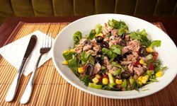 Diyette olanlar bu tarifi kaçırmasın: Ton balıklı salata!