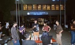 Ege'de 'alternatif kafe' açıldı... Sendikadan 23:00 kararına tepki: Rektör sosyal hayatı bitirmeye çalışıyor