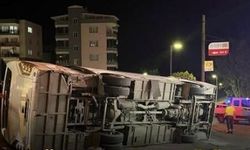 Aliağa’da korkutan kaza… Servis aracı devrildi
