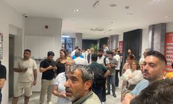 CHP İl Başkanı Utku Gümrükçü İzmir il binasına girdi: Binada gerginlik yaşandı