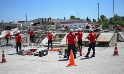 Bornova’da ‘BAK’ ekibinden deprem tatbikatı