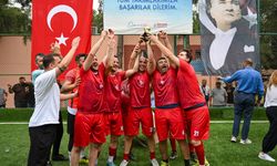 Bornova’da 17 müdürlük sahada ter döktü: Kazanan dostluk oldu