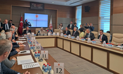 Milli Eğitim Komisyonu’nda tansiyon yükseldi: Muhalefet vekilleriyle AKP'li isimler arasında 'istifa' tartışması