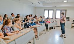 İEÜ'den mesleki gelişim etkinliği: Fransızca öğretmenleri İzmir’de buluştu