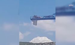 İşçiler TOKİ inşaatındaki kule vince çıktı: Ücretlerini istediler