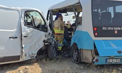 Manisa’da can pazarı: Midibüs ile panelvan çarpıştı, 1 ölü 10 yaralı
