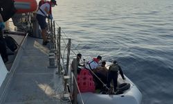 İzmir açıklarında 46 göçmen lastik bottan karaya çıkarıldı