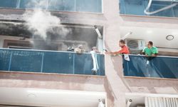 Bayraklı ’da 3 katlı binada yangın paniği: 4’ü çocuk 10 kişi kurtarıldı