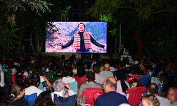 Açık hava sinema geceleri Manisalılara nostalji rüzgârı estiriyor