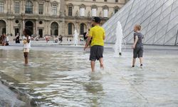 Avrupa kavruluyor: Louvre Müzesi'ne ziyaret kısıtlandı!