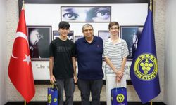 Buca Belediyesi'nin Dijital Dershanesi iki Türkiye birincisi çıkardı
