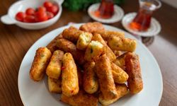 Kahvaltıya farklılık katın… Kaşarlı ve peynirli çubuk pişi tarifi