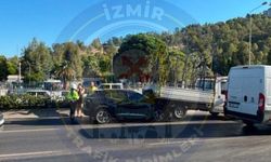 Karşıyaka’da zincirleme kaza: Bölgede trafik sıkıştı!