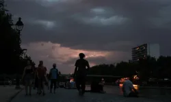 Fırtına Fransa'yı vurdu... 20 bin hanede elektrik kesintisi sürüyor