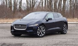 Nadir bulunan bir modeldi... İzmir’de icralık Jaguar