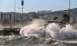 İzmir ve Kuzey Ege için fırtına uyarısı… Çatı uçması ve yangın riskine dikkat!