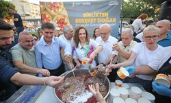 Karşıyaka'da bolluk ve bereket günü... Aşureler dağıtıldı