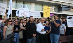 Karşıyaka’da asansör gerginliği sürüyor... Oda belediye önünde eylem yaptı