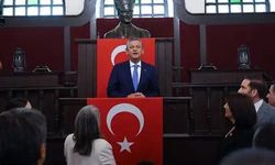 Özgür Özel YENİ Parti’nin genel başkanı seçildi