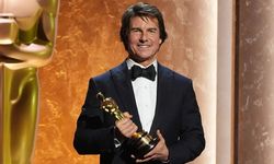 Tom Cruise tanınmaz hâlde: Beyaz saçları ve göbeğiyle şaşırttı