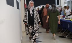 Karabağlar Tekstil Akademi’de ilk mezuniyet gururu: Kendi diktikleri kıyafetlerle podyuma çıktılar