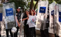 NATO Zirvesi’ni protesto eden gruba polis müdahalesi