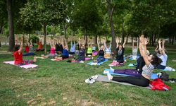 Bornova'da kadınlar yogada