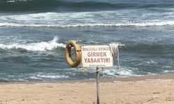 Rüzgarın etkisi sürüyor… O şehirlerde denize girmek yasaklandı