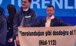 Ayetli pankartla mezuniyete katılmıştı… Cumhurbaşkanı’na hakaretten tutuklandı