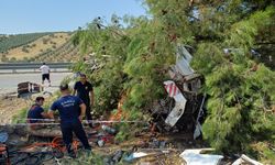 Manisa'da yolcu otobüsü kamyona çarptı: 1 kişi öldü, çok sayıda yaralı