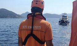 Fethiye açıklarında sürüklenen teknedeki 3 kişi kurtarıldı