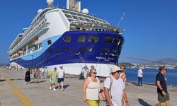 Yüzen otel Bodrum’a yanaştı