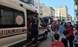Manisa'da çatı katında çıkan yangında 2 çocuk dumandan etkilendi