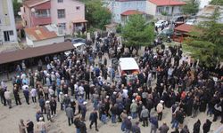 İzmir'de kaza geçiren gurbetçi çift memleketinde toprağa verildi