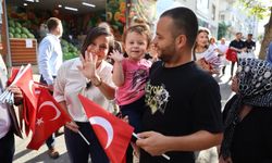 Karabağlar’da 30 Ağustos coşkusu: Sokaklar kırmızı beyaza büründü