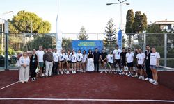 Çeşme’de spora yeni alan: Padel kortu gençlerle buluştu!