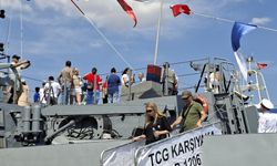 TCG Karşıyaka, 30 Ağustos Zafer Bayramı'nda ziyarete açıldı: İzmirliler duygu dolu anlar yaşadı