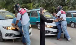 Moto kurye ve araç sürücüsü arasındaki kavga çıktı
