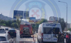 Karabağlar istikametinde olanlar dikkat: Hilal’de minibüs yangını!