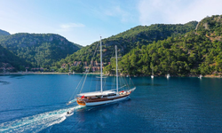 Tatil kabusa dönüştü: Su alan gezi teknesindeki 100 yolcu tahliye edildi